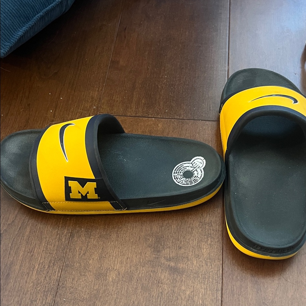 Nike University of Michigan Slides  - Black sole and Maize and Blue outer